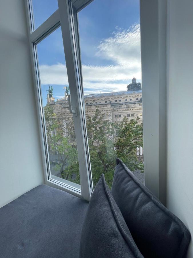 Apartment With The View Of The Opera House Leópolis Exterior foto